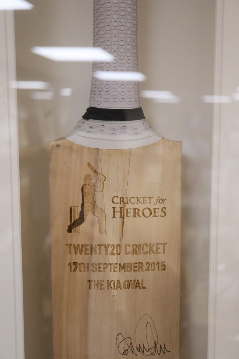 A signed cricket bat Cricket for Heros, length 72cm